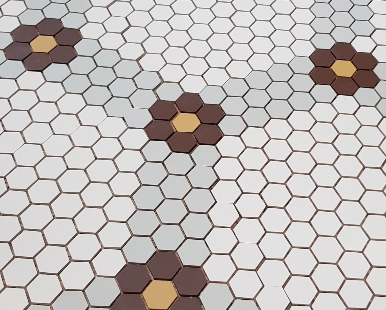 Метлахская мозаика на сетке 27х31,5см Hex.2,5 Design 001 (чип 2,5х2,9см)